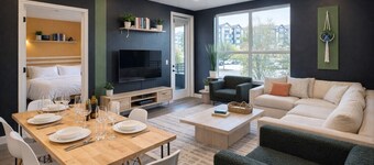 Amazing location, 2 King beds, Modern loft