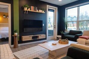 TV, offices - Amazing location, 2 King beds, Modern loft (Spartanburg)