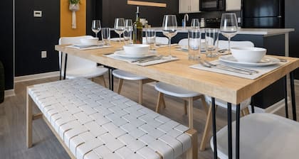 Amazing location, 2 King beds, Modern loft