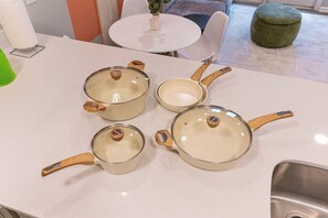 A kitchen counter with four glass pots with wooden handles. - Ideal for long stays, great location, King bed! (Spartanburg)