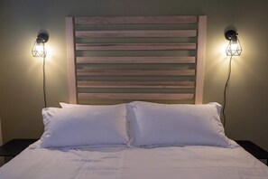 2 bedrooms, WiFi, bed sheets - Spacious 2BR Retreat | King Beds | Pool & 24/7 Gym (Spartanburg)