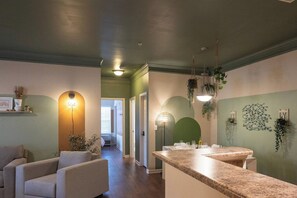 Interior - 3 King Beds, Perfect for Long Stays (Spartanburg)