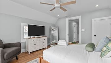 4 quartos, ferros/tábuas de passar roupa, berço de viagem