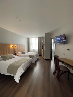 Signature Twin Room, City View | Desk, laptop workspace, free WiFi - Universitario Hotel (Loja)