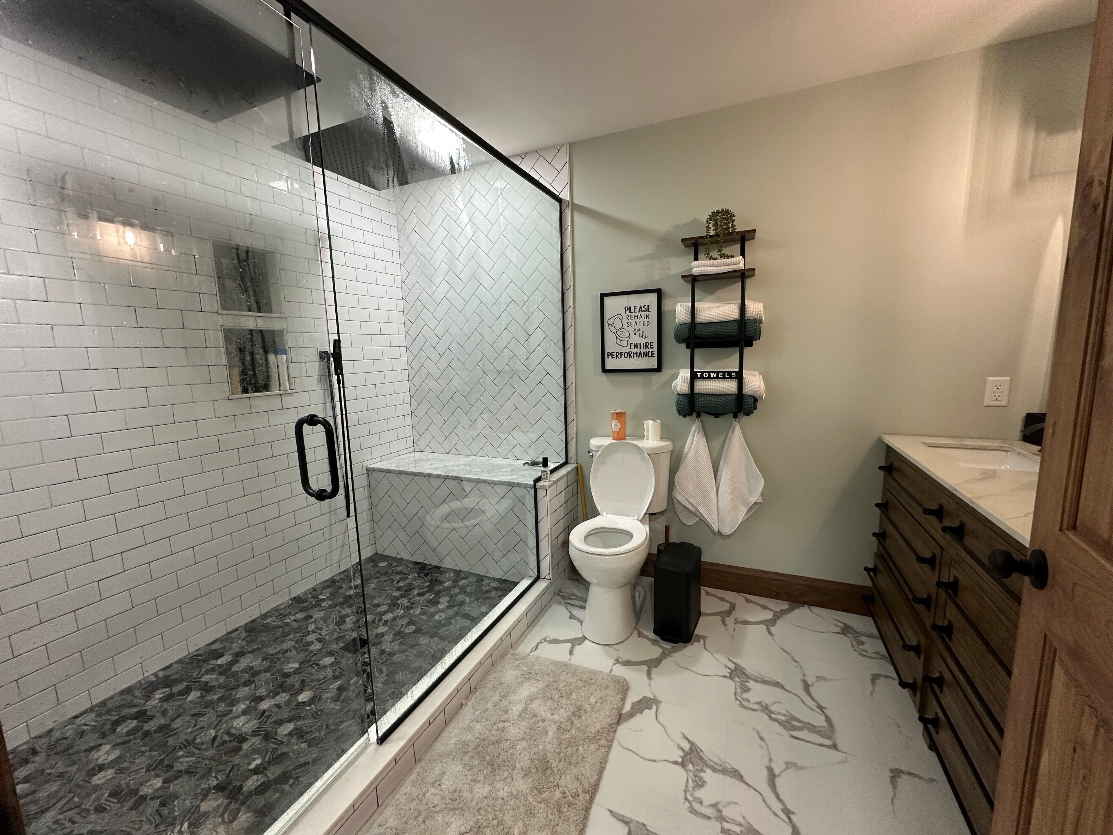 Rippling Waters! 3 BD 2.5 BA Riverfront Home, 8 min. from airport
