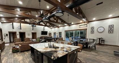 Rippling Waters! 3 BD 2.5 BA Riverfront Home, 8 min. from airport. Sleeps 11.