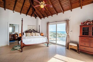 3 slaapkamers, een bureau, een strijkplank/strijkijzer, gratis wifi