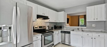 Cozy & Tranquil Getaway: Deck, Yard, Free Parking!