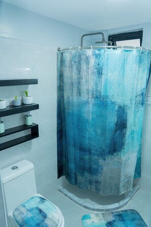 Handtücher, Seife, Shampoo, Toilettenpapier