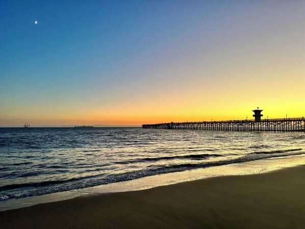Beach nearby, sun-loungers, beach towels - Charming Beach Bungalow, 100 yards from the beach (Seal Beach)