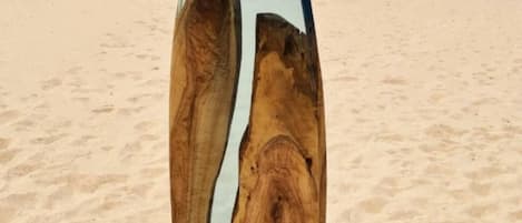 Plage à proximité, chaise longue, serviettes de plage