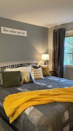 2 slaapkamers, een bureau, wifi, beddengoed