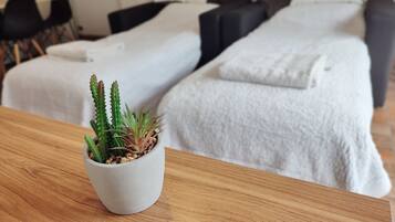 1 bedroom, in-room safe, desk, iron/ironing board