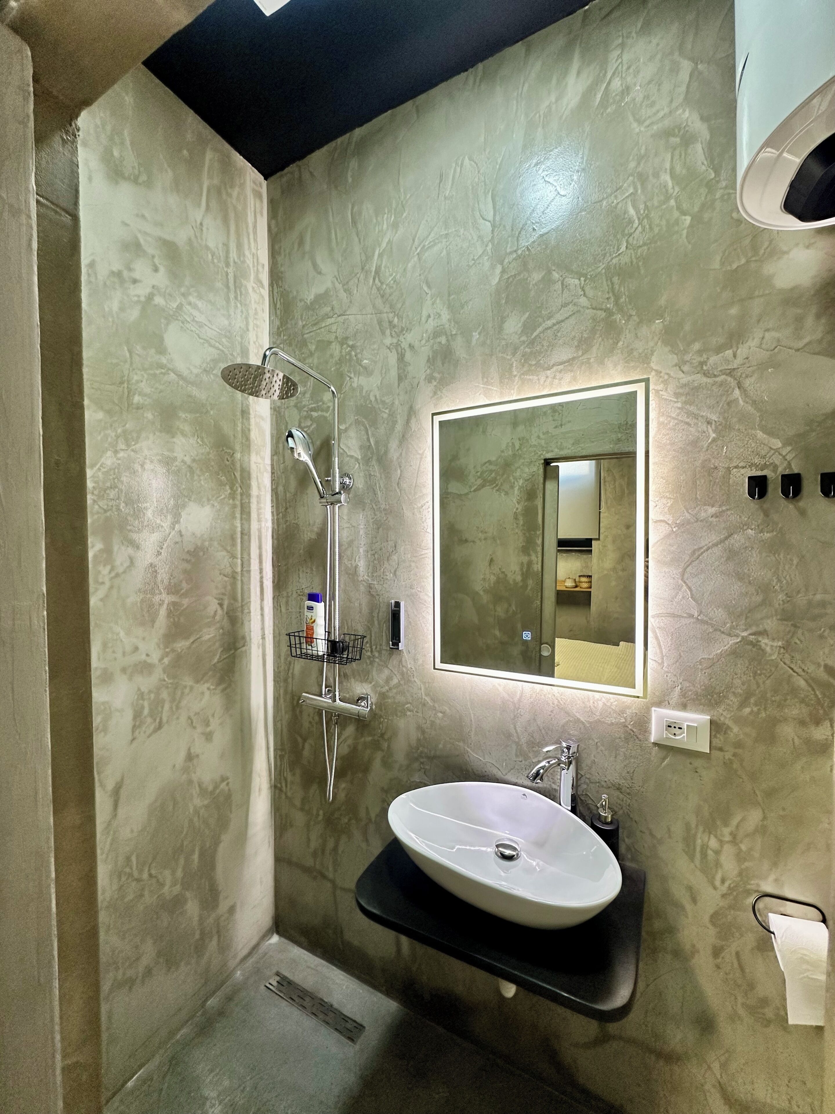 Shower, free toiletries, hair dryer, slippers