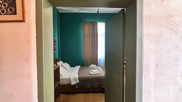 Comfort Studio, City View | Desk, laptop workspace, free WiFi