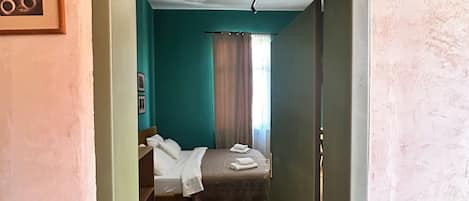 Comfort Studio, City View | Desk, laptop workspace, free WiFi