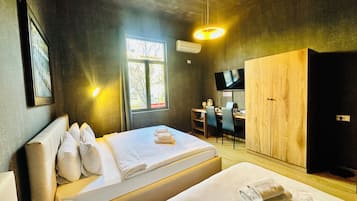 Desk, laptop workspace, free WiFi