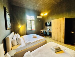 Desk, laptop workspace, free WiFi