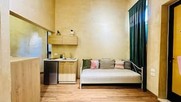 Desk, laptop workspace, free WiFi