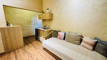 Desk, laptop workspace, free WiFi