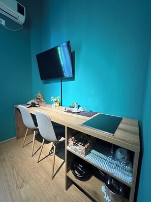 Comfort-Studio, Stadtblick | Schreibtisch, laptopgeeigneter Arbeitsplatz, kostenloses WLAN