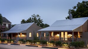 A row of cabins with metal roofs, wooden decks, and small windows. - Hotel Lulu (Round Top)