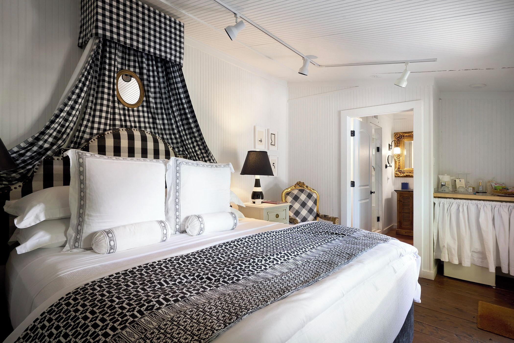 Frette Italian sheets, premium bedding, pillow-top beds, minibar