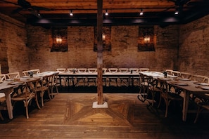 Serviço de café da manhã, culinária italiana, restaurante ao ar livre
