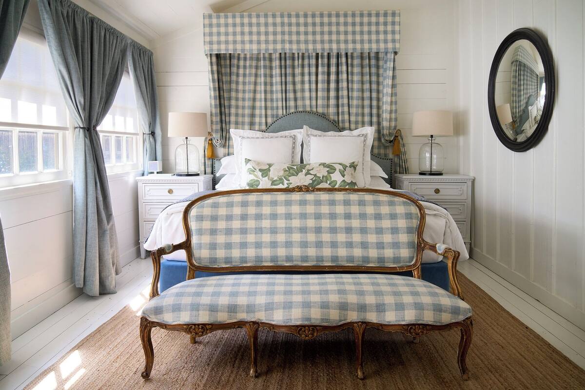 Classic Room, 1 King Bed, Non Smoking | Frette Italian sheets, premium bedding, pillowtop beds, minibar