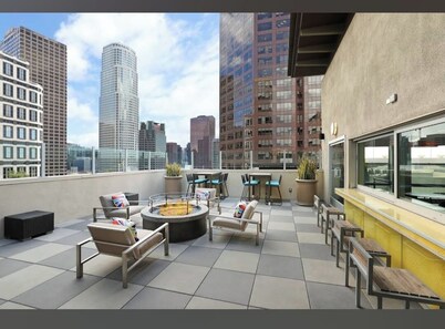 Chic 2-Bed Apt in Fabulous Los Angeles with Balcony, Fitness Room and WiFi