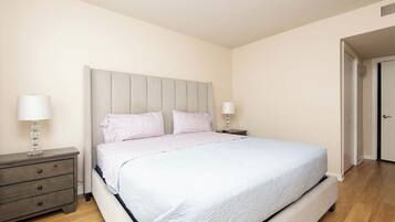 2 chambres, bureau, fer et planche à repasser, accès au Wi-Fi (inclus)