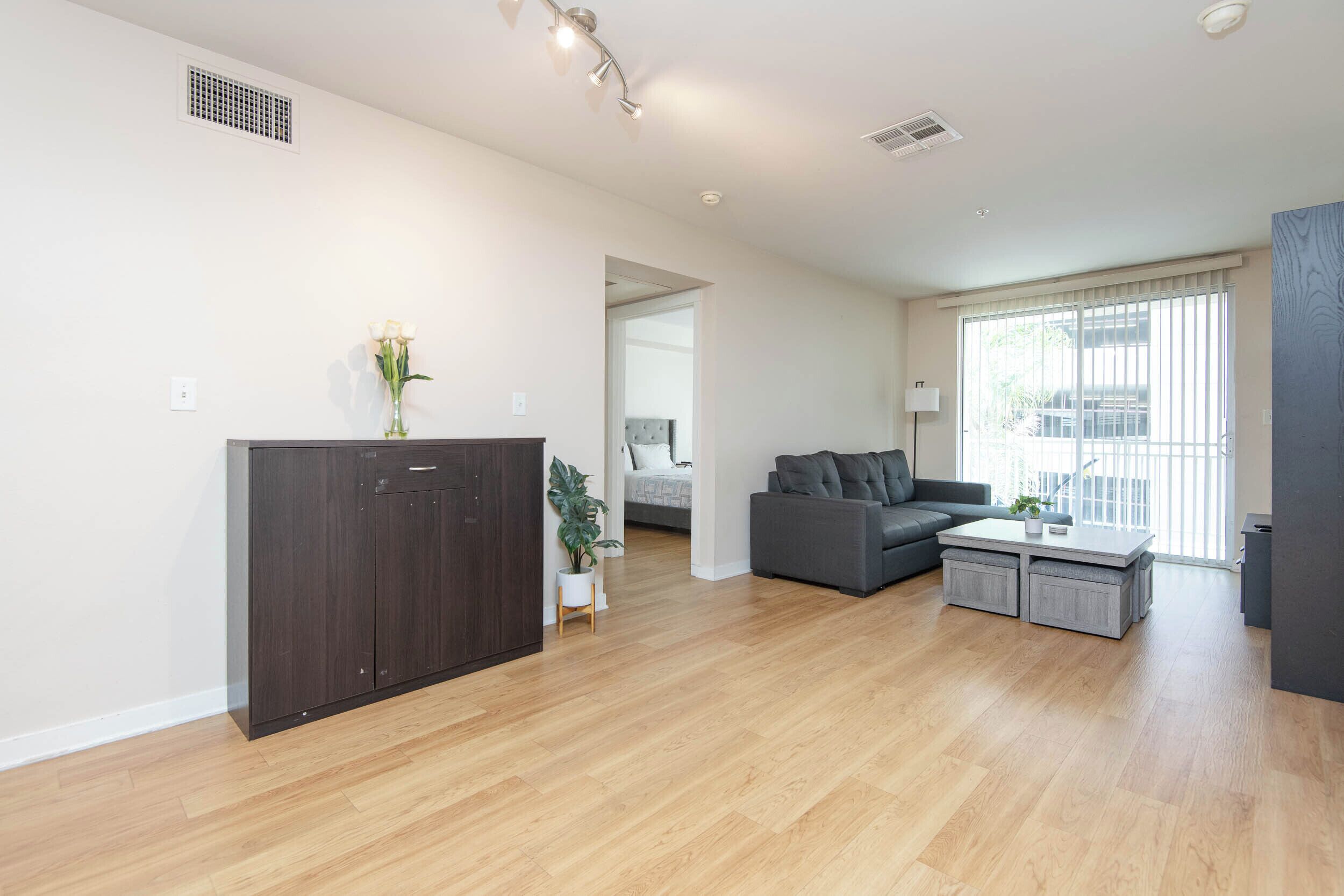 Smart TV, table tennis