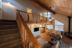 Smart TV, fireplace