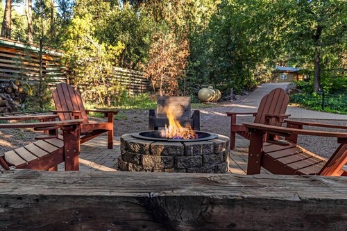 Relaxing A Frame 3-bedroom Cabin with WiFi and AC in Enchanting Forest Setting