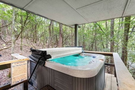 Outdoor spa tub. Hazel's Haus | Hot Tub | Fireplace | Wi-Fi | Dogs