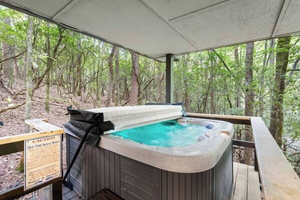 Outdoor spa tub