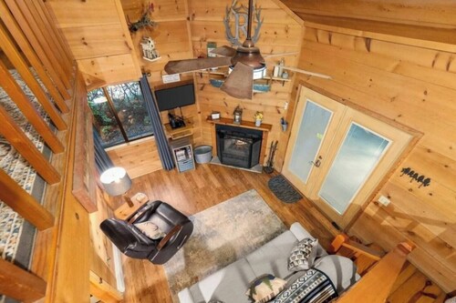 Ruby's Haus | Hot Tub | Dog Friendly | Fireplace