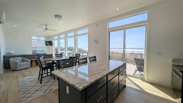 Interior - Beach Therapy - on Heceta Beach (Florence)