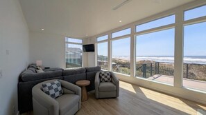Living area - 2 bed, 2 bath beach front new construction. (Florence)