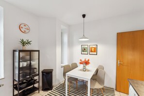 Dining - *Simply Cozy*, near trade fair, highspeed WiFi (Chemnitz)