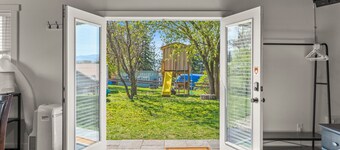 Okanagan Sunset Bungalow