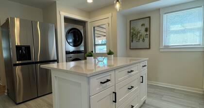 Fortville Fun! 2Bedroom-King and Queen. Stylish Home with Game Garage