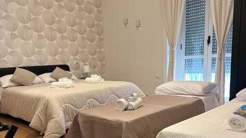 Camera Comfort con letto matrimoniale o 2 letti singoli, 1 letto matrimoniale, non fumatori, balcone | Ferro/asse da stiro, Wi-Fi gratuito