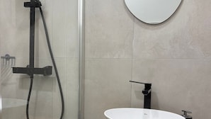 Comfort Double or Twin Room, 1 Double Bed, Non Smoking, Balcony | Bathroom