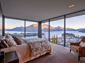 Villa, Mountain View | 5 bedrooms, free WiFi - The Belfast (Queenstown)