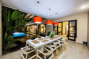 Outdoor dining - Swiss-belvillas Umalas (Kerobokan)
