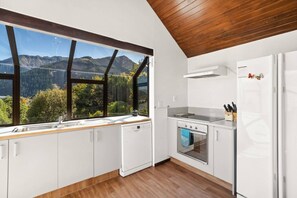 ثلاجة، ميكروويف، فرن، موقد طهي مسطح