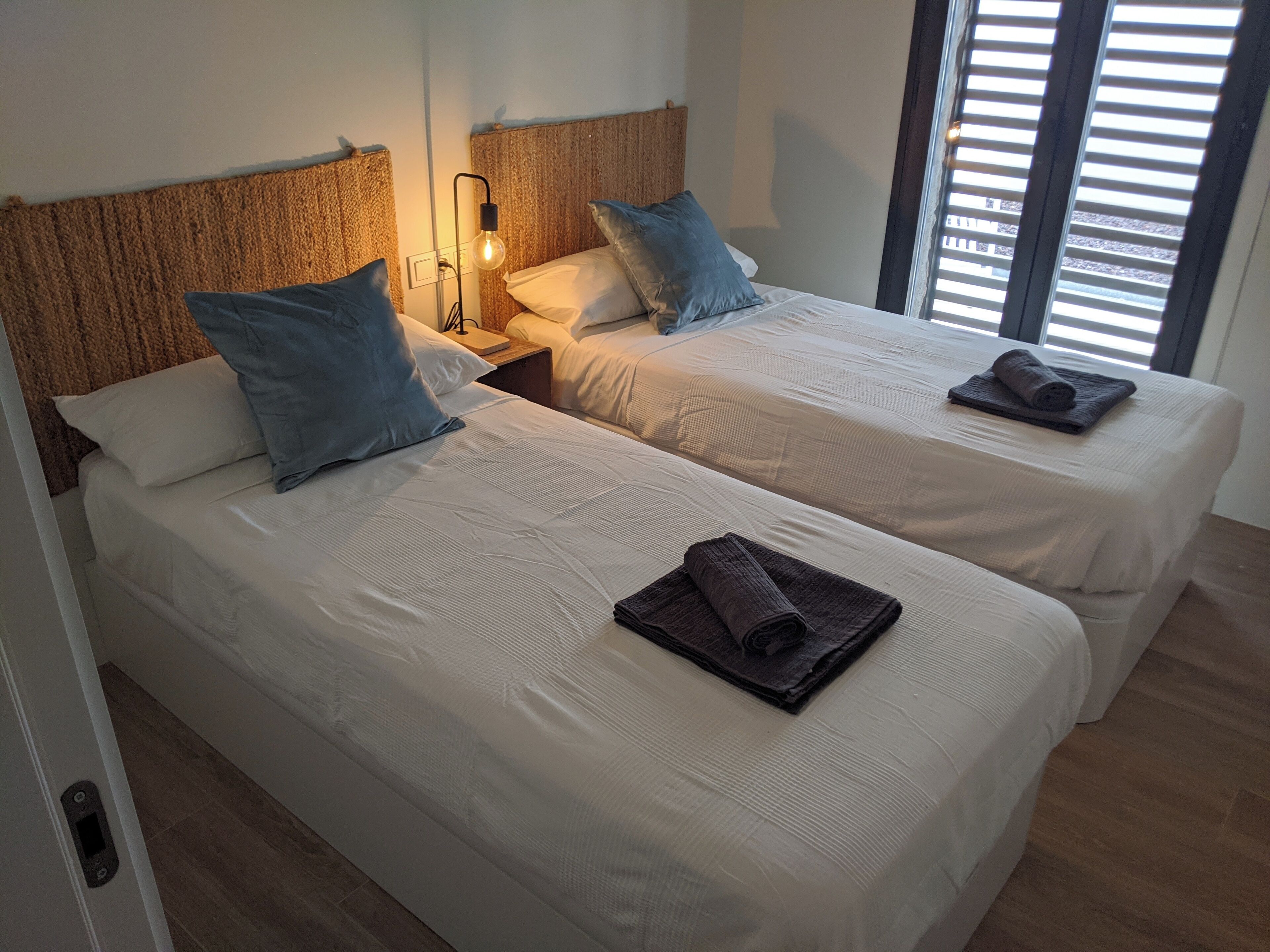 3 slaapkamers, een strijkplank/strijkijzer, wifi, beddengoed