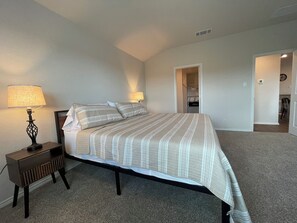 3 bedrooms, desk, iron/ironing board, free WiFi