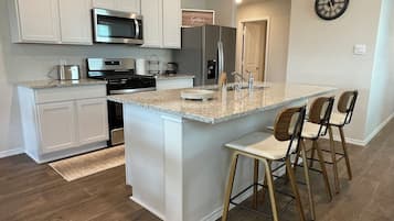 Micro-ondas, fogão, cooktop, lava-louças